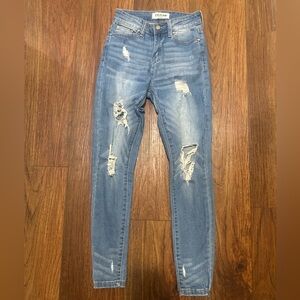 Women's Distressed light wash Blue Jeans